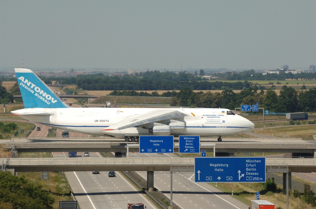 Rollbrücke West des Flughafen Leipzig / Halle